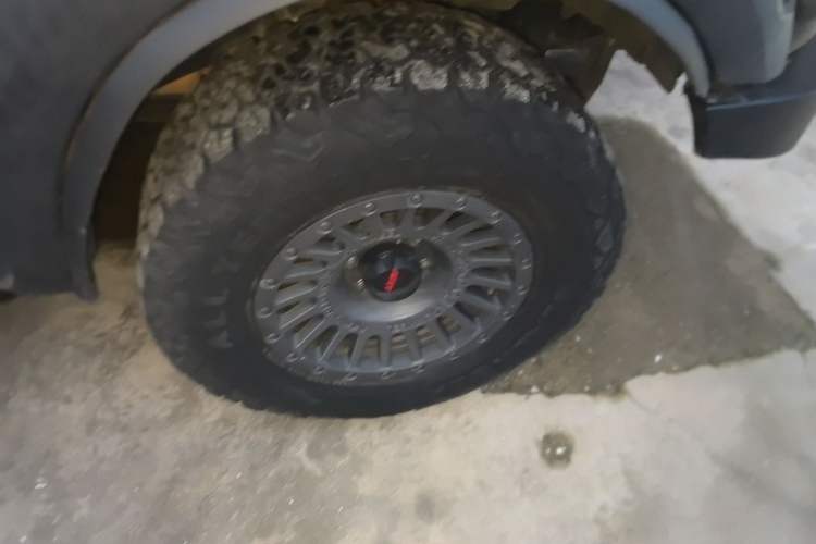 Used Great Wall Poer 2020 2.0T Off-Road Edition Automatic Diesel 4x4 High-End Version GW4D20M Right Front Wheel Hub