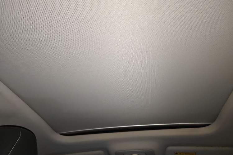 Used Roewe RX5 2016 20T Two-Wheel Drive Automatic Internet Smart Edition
