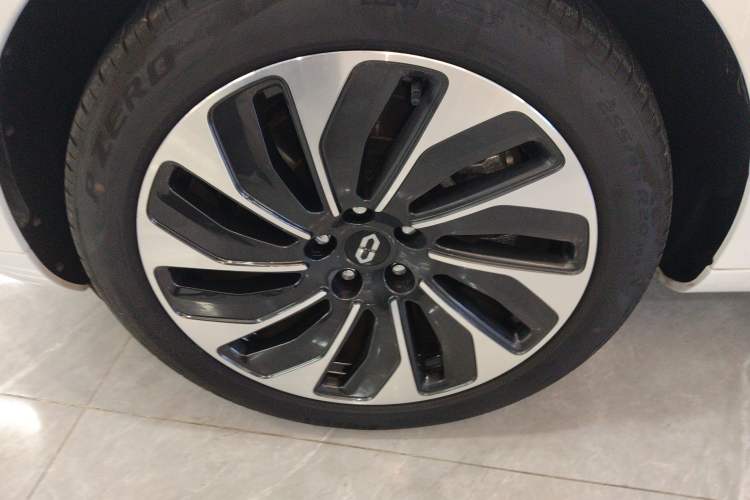Used Hima AITO M5 2023 Extended-Range Rear-Drive Intelligent Driving Version Left Front Wheel Hub