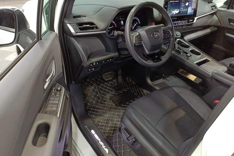 Used Toyota Sienna 2024 2.5L Hybrid Four-Wheel Drive Prestige Edition