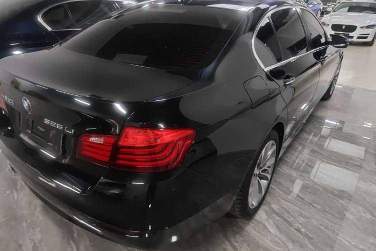 Used BMW 5 Series 2017 525Li Leading Model Rear Right 45 Deg