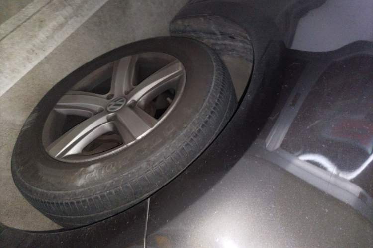 Used Volkswagen Sharan 2013 1.8TSI Comfort Model Euro IV Right Front Wheel Hub