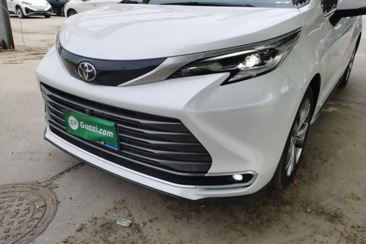 Used Toyota SIENNA 2024 2.5L Hybrid Luxury Edition Left Front Headlight