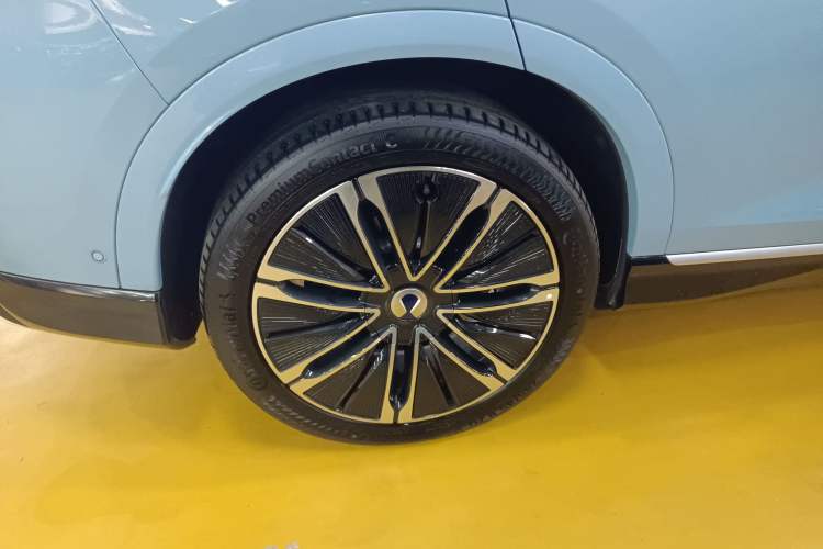 Used Denza N7 2025 630 All-Wheel Drive Intelligent Driving Dual-Laser Flagship Edition Right Rear Wheel Hub