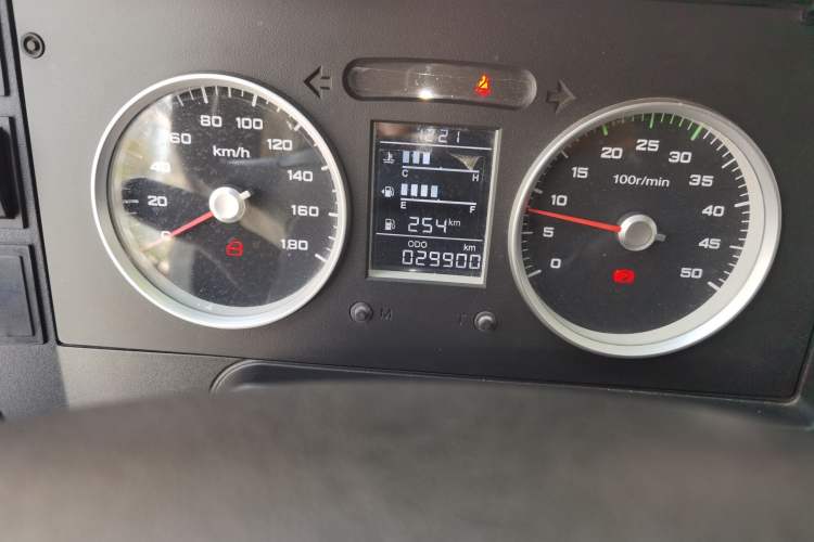 Used Iveco Daily 2017 2.5T A35 Passenger Van 5-7 Seats Model 47Z5
