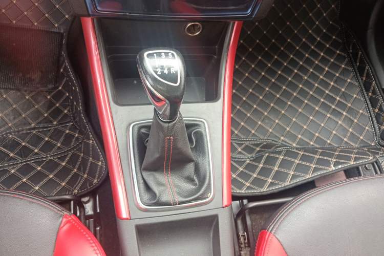 Used BAIC Senova X25 2015 1.5L manual Comfort trim level