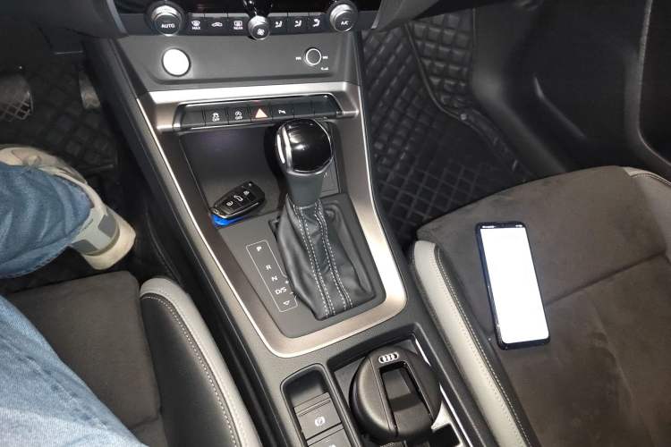 Used Audi Q3 2020 35 TFSI Fashion Dynamic Model Gear Lever