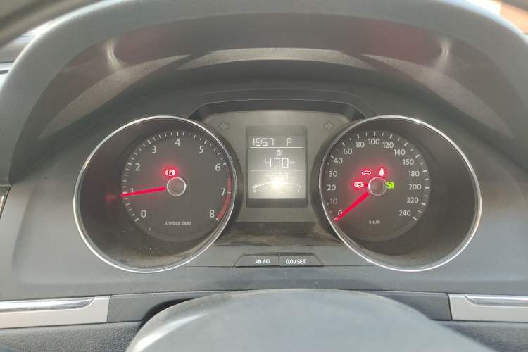 Used Volkswagen Bora 2013 1.6L Automatic Fashion Model Instrument Cluster