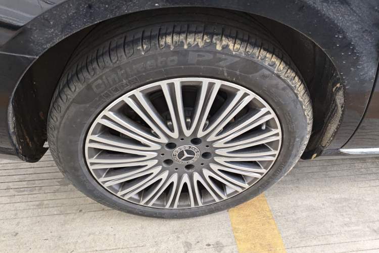 Used Mercedes-Benz E-Class 2023 Updated E 300 L Fashion Edition Right Rear Wheel Hub