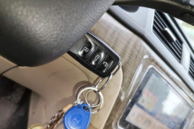 Used Volkswagen Lavida 2013 Restyled Classic 1.6L Manual Comfort Edition Vehicle Key