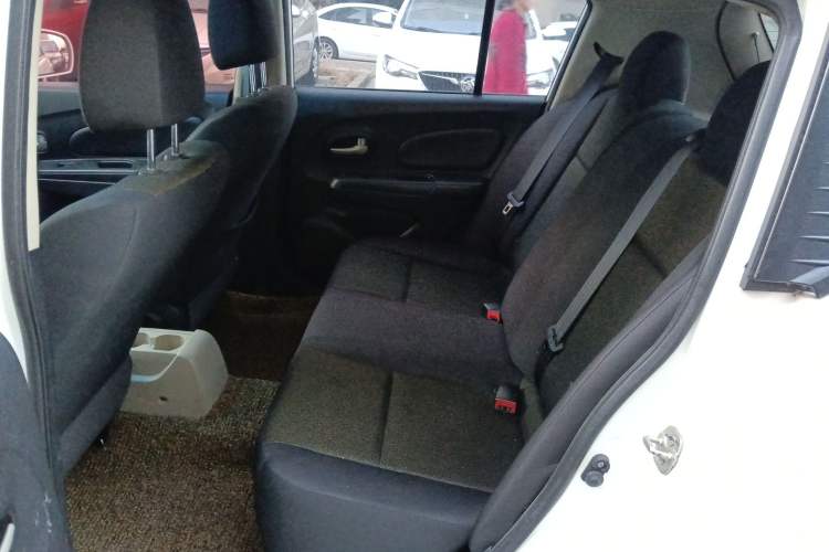 Used Venucia R50 2014 1.6L Manual Splendid Edition
