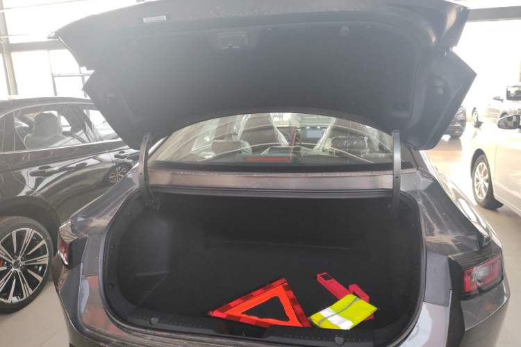 Used Changan Eado 2025 Blue Whale 1.5T 500Bar Prestige Model
