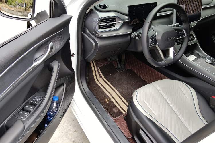 Used BYD Destroyer 05 2024 HONOR Edition DM-i 55KM Luxury Model Driver Seat