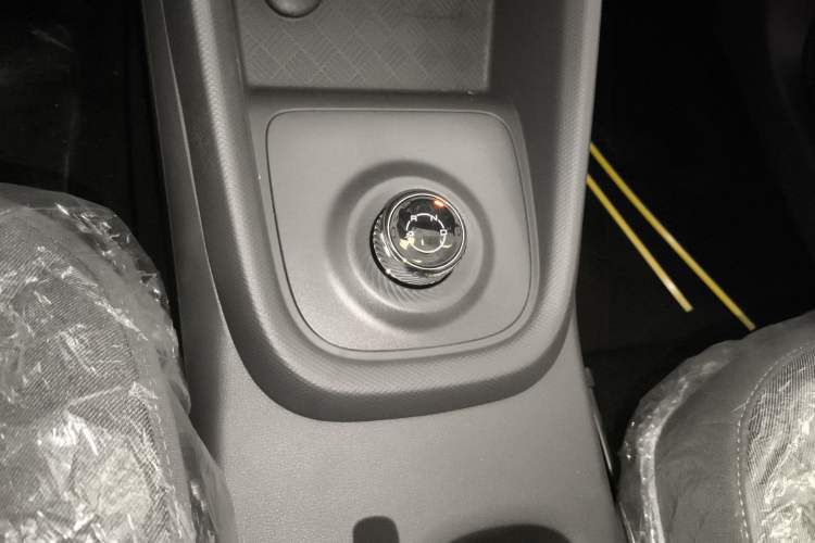 Used Wuling Hongguang New Energy 2024 All-Electric Model 300KM Practical Version
