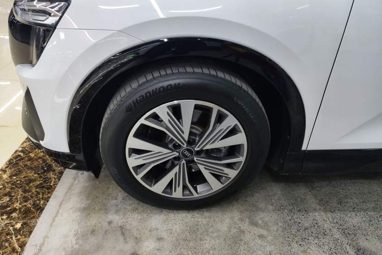 Used Audi Q5 e-tron 2023 40 e-tron Shining Edition Mecha Kit
