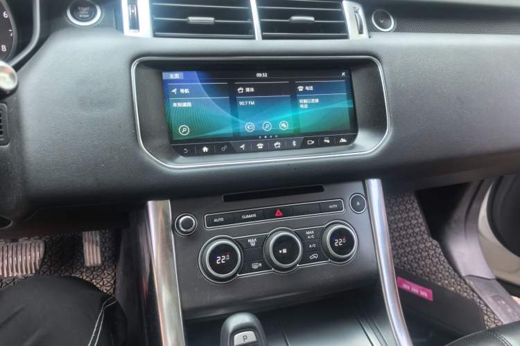 Used Land Rover Range Sport 2017 3.0 SC V6 SE Audio And AC Panel