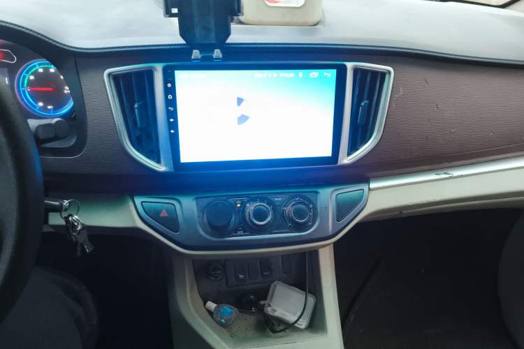 Used FORTHING Lingzhi M5 2020 Comfort Model 5 Seats Audio And AC Panel