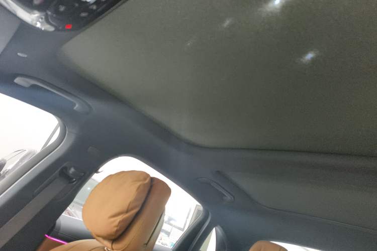 Used Mercedes-Benz E-Class New Energy 2024 E 350 e L Plug-in Hybrid Sedan Headliner