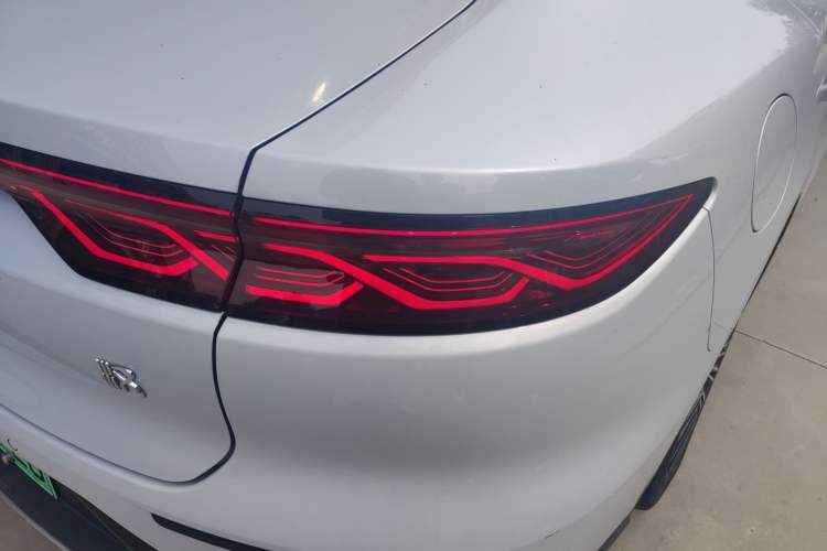 Used BYD Han 2024 EV Glory Edition 506KM Front-Wheel-Drive Premium Model Right Rear Taillight