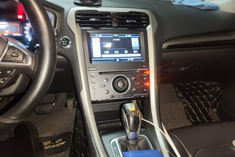 Used Ford Mondeo 2013 2.0L GTDi 200 Fashion Edition Audio And AC Panel