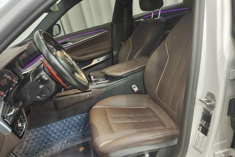 Used BMW 5 Series 2022 Second Facelift 530Li Leading Edition M Sport Package Left Front Seat