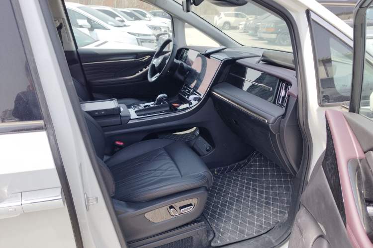 Used GAC Trumpchi M8 2024 Master Series Super Hybrid Edition
