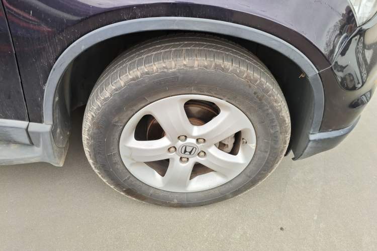 Used Honda CR-V 2010 2.0L automatic two-wheel drive urban version Right Front Wheel Hub