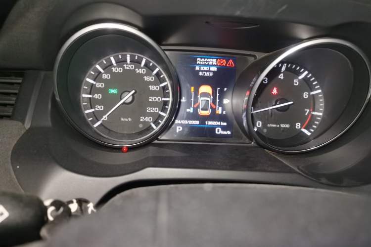 Used Land Rover Range Evoque 2013 2.0T 5-Door Ignite Edition Odometer Close Up