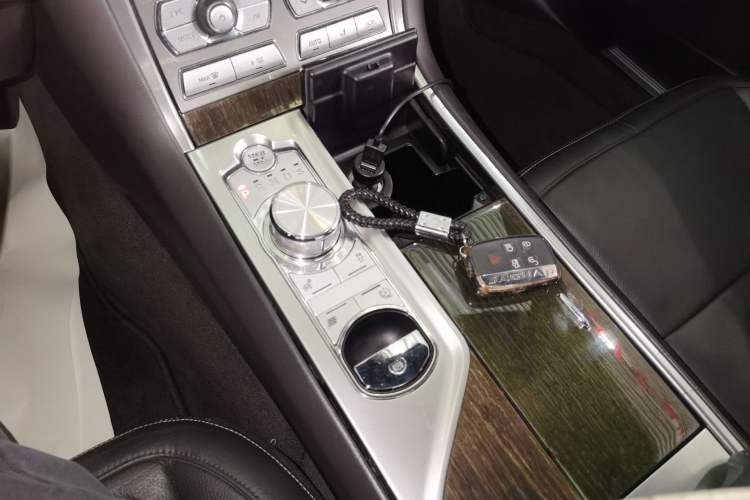 Used Jaguar XF 2015 XF 3.0 SC R-Sport Luxury Edition Gear Lever