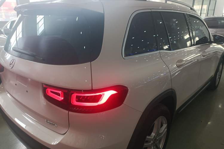 Used Mercedes-Benz GLB 2023 GLB 200 Dynamic Edition Rear Right 45 Deg