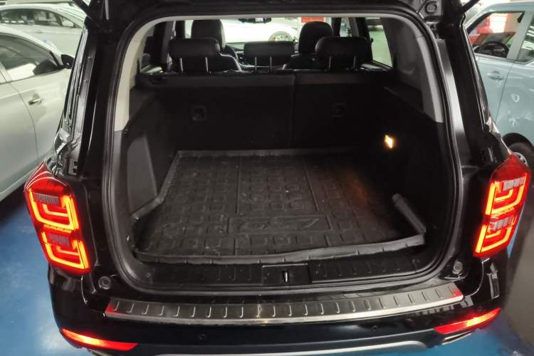 Used GAC Trumpchi GS7 2017 320T Two-Wheel-Drive Luxury Smart Connectivity Model