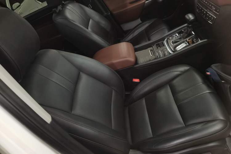 Used GAC Trumpchi GS8 2017 320T Two-Wheel Drive Luxury Smart Connectivity Version (7 Seats) Right Front Seat