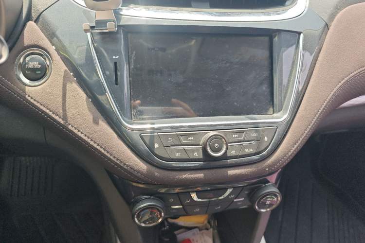 Used Chevrolet Malibu 2017 1.5T Automatic Luxury Edition Audio And AC Panel