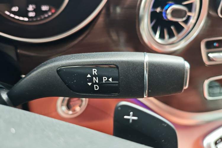 Used Mercedes-Benz V-Class 2022 V 260 Avantgarde Edition
