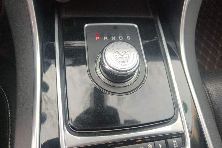 Used Jaguar XE 2017 2.0T 200 PS R-Sport
