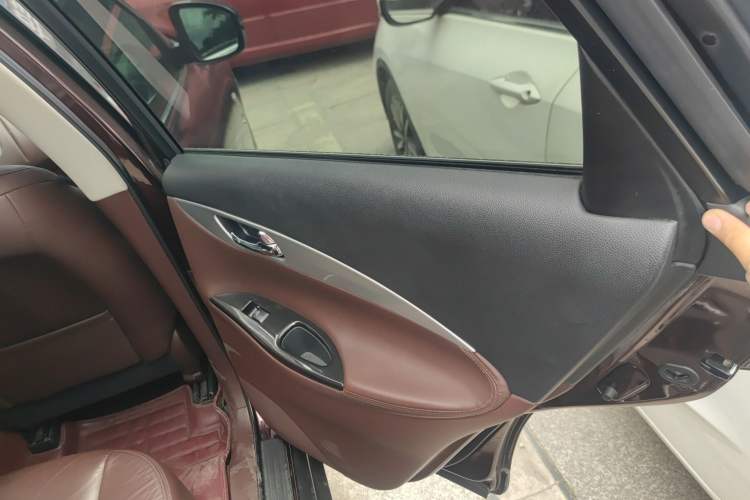 Used Infiniti QX50 2013 2.5L Two-Wheel-Drive Elegant Edition
