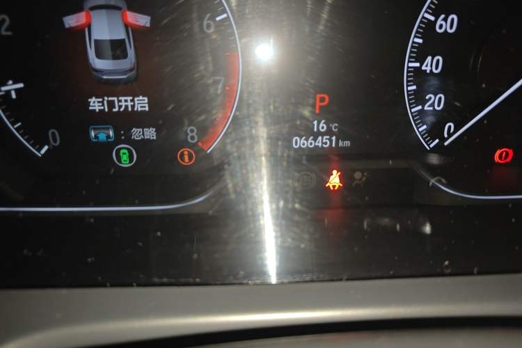 Used Honda Accord 2018 260TURBO Luxury Edition China V Emission Standard Odometer Close Up