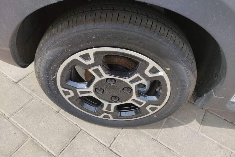 Used Geely Galaxy Panda 2025 210km Panda Rider Left Front Wheel Hub