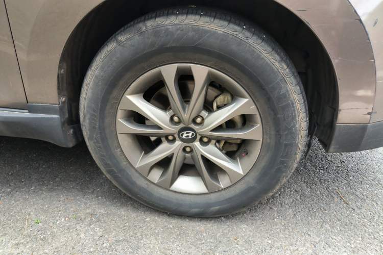 Used Hyundai ix35 2015 2.0L Manual Two-Wheel Drive Comfort Version China IV Standard Right Front Wheel Hub