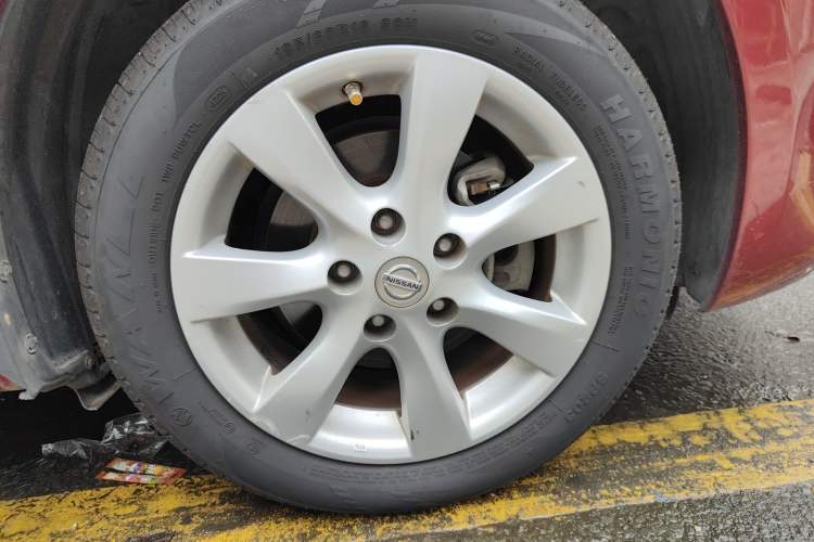 Used Nissan Tiida 2013 1.6L CVT Cool Cafe Edition Right Front Wheel Hub