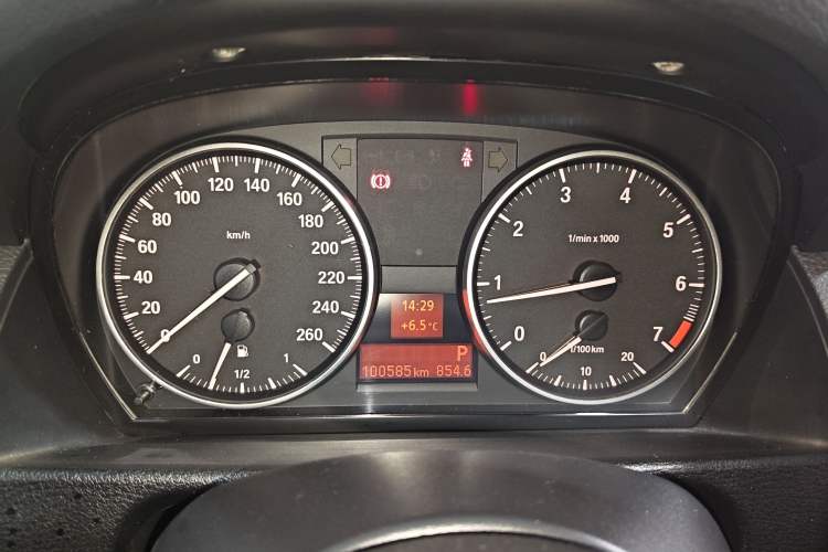 Used BMW X1 2014 sDrive18i Leading Model
