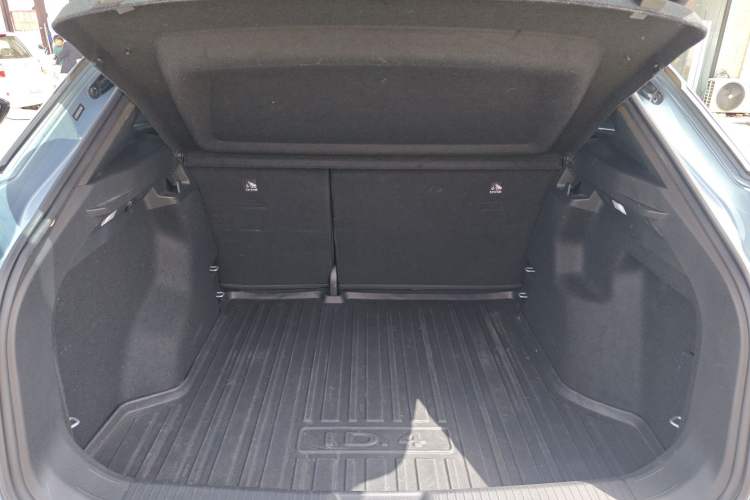 Used Volkswagen ID.4 X 2023 Pure Smart Edition Trunk