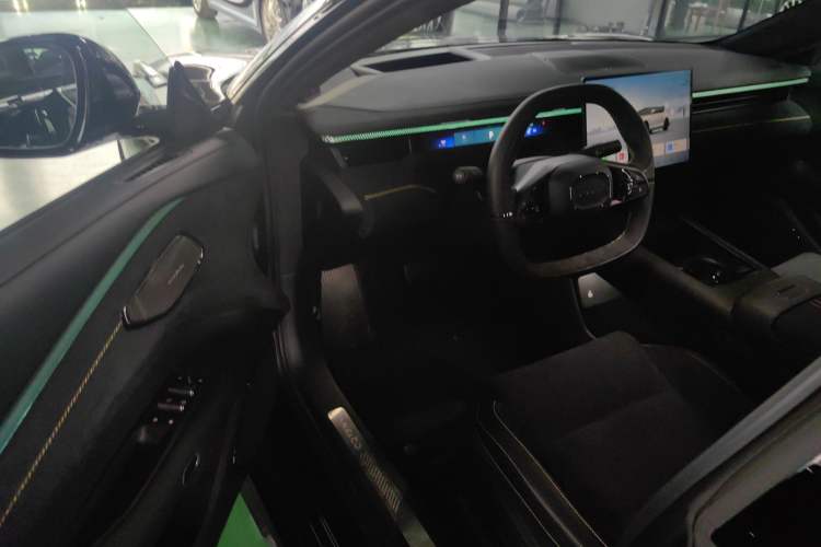 Used Lynk & Co Lynk & Co 10 EM-P 2025 Model 240 All-Wheel Drive Ultra—Sport Edition