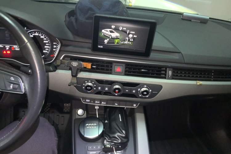 Used Audi A4L 2018 30th Anniversary Edition 40 TFSI Trendy Model Audio And AC Panel