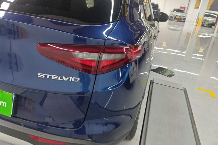 Used Alfa Romeo Stelvio 2017 2.0T 200HP Elite Edition Right Rear Taillight