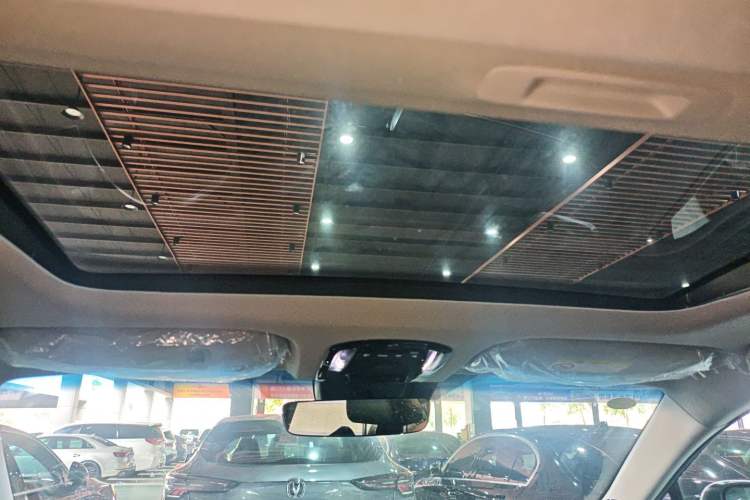 Used Toyota Venza 2023 2.0L CVT Two-Wheel Drive Prestige Version Headliner