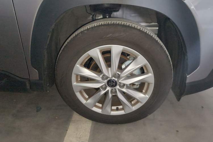 Used Toyota Corolla Cross 2024 2.0L Pioneer Edition Right Front Wheel Hub