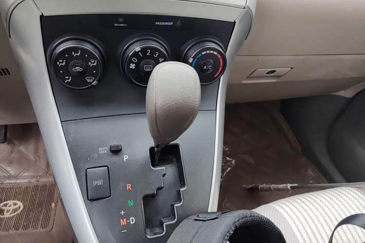 Used Toyota Verso 2012 180V CVT Supreme Edition Gear Lever