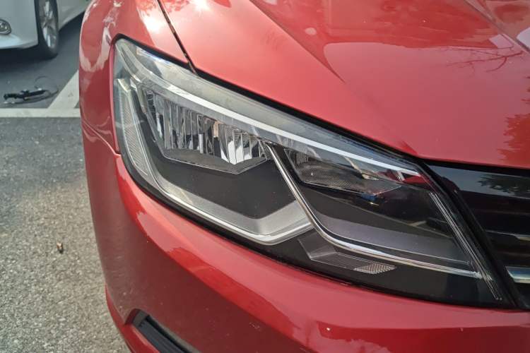 Used Volkswagen Lamando 2017 280TSI DSG Comfort Edition Right Front Headlight