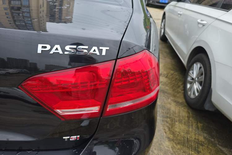 Used Volkswagen Passat 2014 1.8TSI DSG Prestige Edition Right Rear Taillight